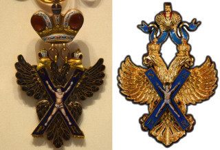 Слева – императорский знак ордена Андрея Первозванного, справа – нынешний; св. апостол Андрей считается покровителем России; правда, в житии его написано, что благословил он место, где потом появился город Киев