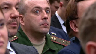 Прапорщик Сергей Токарь слушает Владимира Путина. Прапорщик – будущая элита Владимира Путина