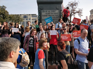   Всего шесть лет назад многотысячный митинг на Пушкинской площади против Владимира Путина не заканчивался массовыми уголовными делам