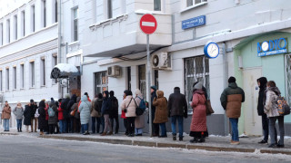 Всякий намек на свободное волеизъявление вызывает вспышку энтузиазма у россиян (на фото – очередь желающих поставить подпись в поддержку кандидатуры Бориса Надеждина)