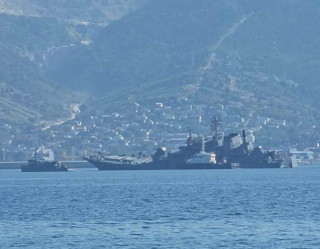 «Углегорский горняк», большой десантный катер, получил пробоину и едва добрался до причала