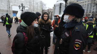 Молодежь есть по обе стороны баррикад