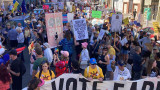 «No Kings». В США прошли массовые протесты против Трампа