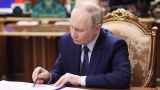 Путин подписал закон об аресте имущества релокантов за критику режима 