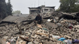 Российская авиабомба разрушила подъезд жилого дома в Запорожье. Погибли восемь человек