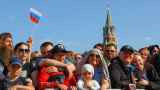 «Еще один выходной»: День России не вызвал патриотического настроя у москвичей