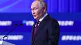 Путин подписал закон о поражении в правах критикующих власть релокантов