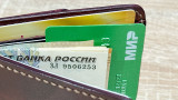 С нового года россиянам ограничат количество банковских карт «в одни руки»