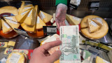Россияне впервые снизили долю безналичных расчетов при покупках из-за перехода на кэш
