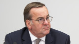 Министр обороны Германии рассказал, что сделал дома запас воды и еды на несколько дней