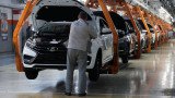 «АвтоВАЗ» приостановит производство после падения продаж Lada