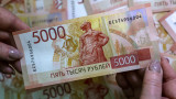 Россияне вынесли из банков рекордные 210 миллиардов рублей на майских выходных из-за отключений интернета
