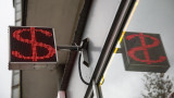 ЦБ впервые почти за год поднял курс доллара выше 85 рублей