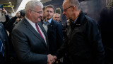 Канцлер Германии прибыл в Киев с необъявленным визитом и пообещал помощь Украине