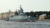 Министр обороны наградил командира российского корабля, стрелявшего в военный вертолет Дании