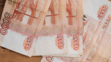 Россияне начали переводить сбережения с банковских счетов в наличные после блокировок карт и повышения налогов