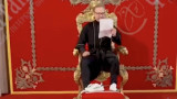 В Питере разорившийся предприниматель с ножом проник в Эрмитаж и обратился к Путину с императорского трона