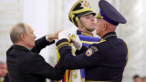 Путин вручил орден Жукова полку собственной охраны