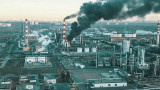Московский НПЗ остановил переработку нефти после удара БПЛА и пожара