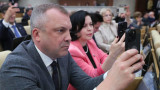 Депутатам Думы запретили проносить мобильные телефоны в зал заседаний