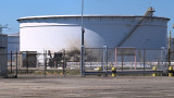 В крупнейшем порту Европы в Нидерландах взорвался нефтяной терминал. Один человек погиб, еще несколько пострадали