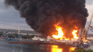 Пожар в Крыму после атак БПЛА на порт и нефтебазу