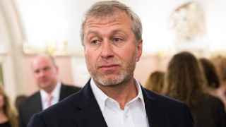 The Jerusalem Post процитировала слова представителя бизнесмена о том, что он оказывает помощь в переговорах между Россией и Украиной: «Я могу подтвердить, что к Роману Абрамовичу обращалась украинская сторона за поддержкой в достижении мирного урегулирования и что с тех пор он пытается помочь».