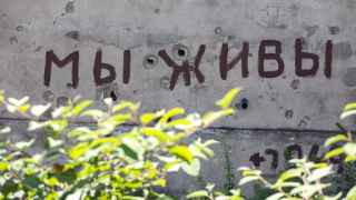 По оценкам украинских властей, во время осады погибло до 25 000 жителей Мариуполя.