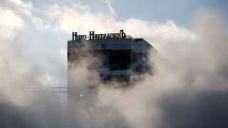 Многоквартирный дом в Новосибирске в клубах пара, вызванных аварией на теплотрассе.