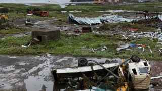 В Петропавловске-Камчатском зафиксированы повреждения в детском саду и аэропорте, где пострадала одна женщина.