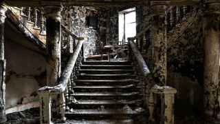 Мариупольский драмтеатр после бомбардировки.