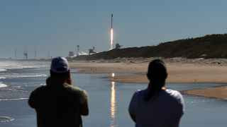 Запуск ракеты-носителя Falcon 9 с интернет-спутниками Starlink с мыса Канаверал