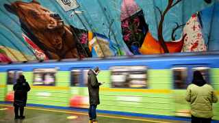 Станция метро "Осокорки" в Киеве.