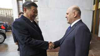 Помимо Владимира Путина Си Цзиньпин встретился с рядом российских высокопоставленных чиновников, среди которых - премьер Михаил Мишустин.
