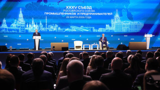 Миллиарды слушают Путина и как загипнотизированные идут к нему