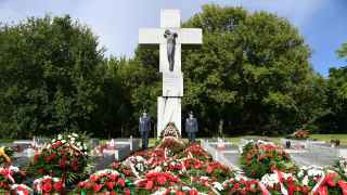 Памятник жертвам Волынской резни в Варшаве