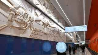 Рядом со станцией «Давыдково» расположена крупная база МЧС России, поэтому ее оформление — дань признательности российским спасателям. В кассовом зале размещено панно «Звезда спасения». В центре — икона Божьей Матери «Неопалимая Купина», покровительницы пожарных, на периферии — пожарная каланча. 