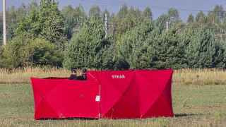 Части сбитого беспилотника на полигоне в Чосновке близ Бяла-Подляски