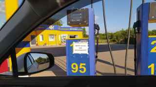 На фоне топливного кризиса в России вводят талоны на продажу бензина