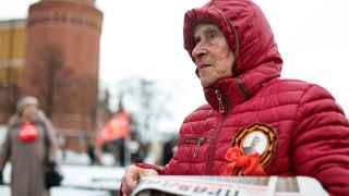 В последние годы в нескольких российских городах были установлены бюсты Сталину. В южных национальных регионах страны (Северная Осетия, Дагестан, Кабардино-Балкария) памятники, как правило, устанавливаются благодаря усилиям местных жителей, в основном ветеранов Великой Отечественной войны, в центральных областях — по инициативе местных отделений КПРФ. 
