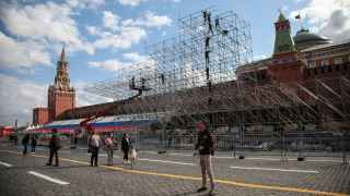 Монтаж трибун ко Дню победы на Красной площади