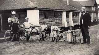 Семья Григория Елисеева (справа), второе и третье поколение знаменитых российских предпринимателей, выходцев из крепостного состояния