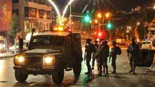 Израильские силы безопасности на улицах города Хеврон на Западном берегу реки Иордан.