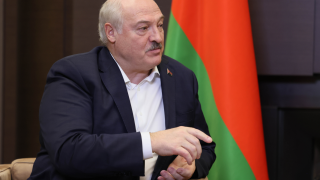 Президент Беларуси Александр Лукашенко во время встречи с президентом России Владимиром Путиным в резиденции "Бочаров ручей"