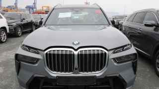 Премиум-автомобиль найдет дорогу к российскому покупателю. Автомобильный терминал Владивостокского морского торгового порта, 2023 год