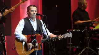 Журналисты The Village сравнили Z-марафон с музыкальном туром 1996 года «Голосуй, или проиграешь». Многие его участники встретились вновь на сцене марафона: группа «Ва-банкъ», Расторгуев, актер Дмитрий Харатьян. Только никто уже не голосует: выборов (и выбора) нет.

Расторгуев за два выступления получил почти 3 млн рублей.