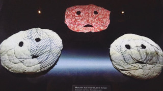 Самодельные маски, защищавшие лица зеков от экстремального мороза. Теперь эти маски снова в заключении, под замком