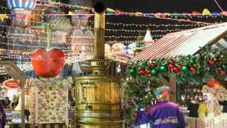 В дни фестиваля власти откроют в столице 18 катков. Чтобы покататься, придётся пройти предварительную регистрацию.