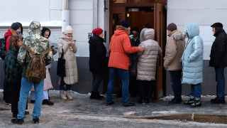 В Москве штаб Надеждина начал искать второе помещение — одна точка не справлялась с наплывом желающих оставить подпись