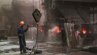 Промышленность все больше работает на склад